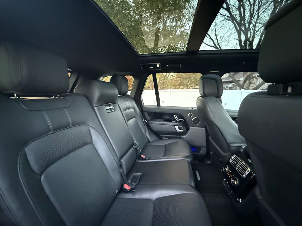 Photo 21 of this LAND ROVER RANGE ROVER