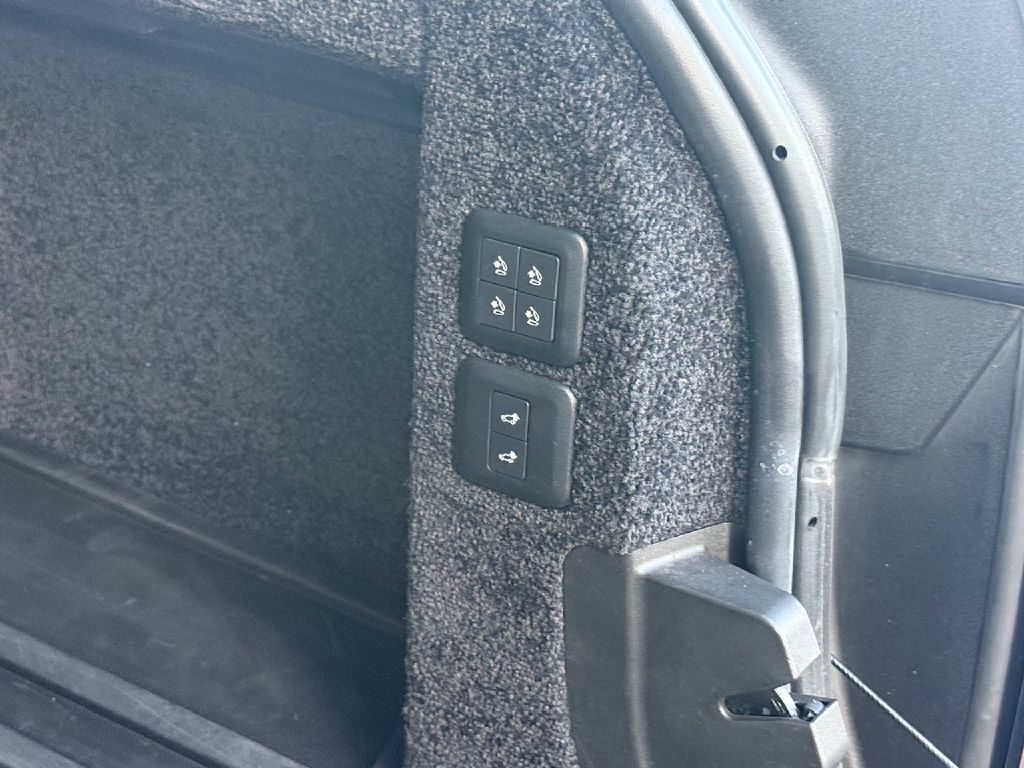 Photo 25 of this LAND ROVER RANGE ROVER