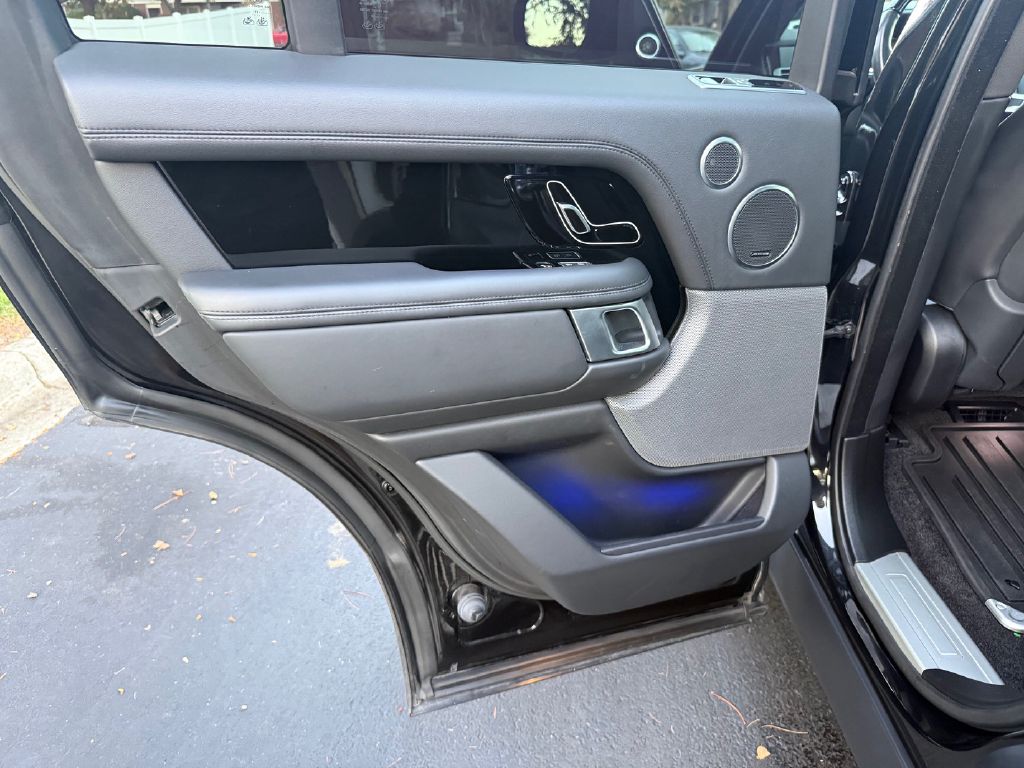 Photo 27 of this LAND ROVER RANGE ROVER