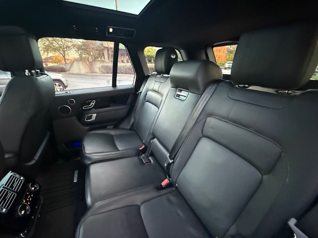 Photo 28 of this LAND ROVER RANGE ROVER