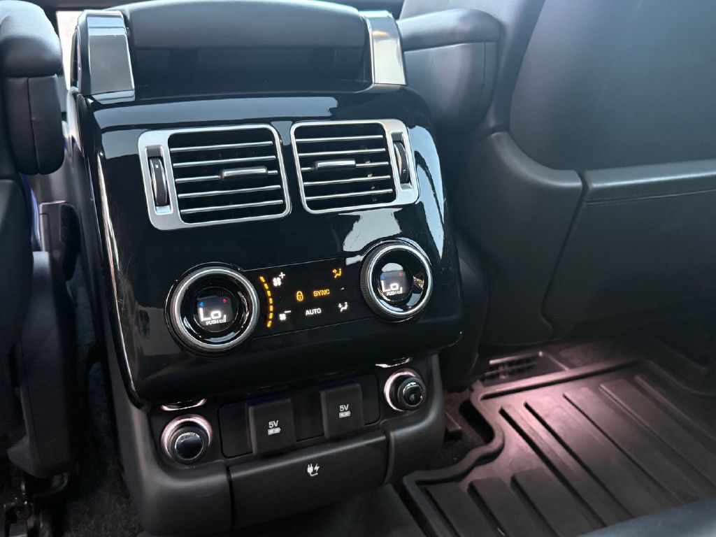 Photo 29 of this LAND ROVER RANGE ROVER