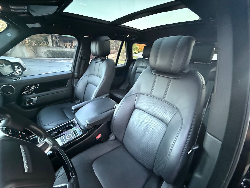 Photo 13 of this LAND ROVER RANGE ROVER