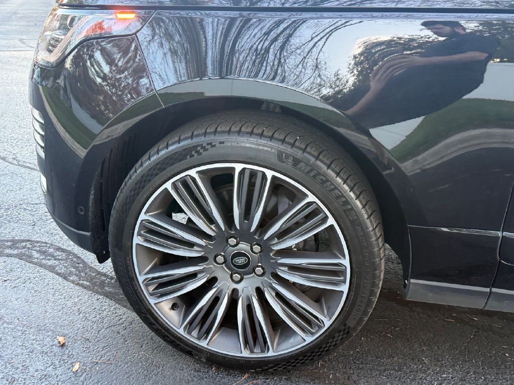 Photo 40 of this LAND ROVER RANGE ROVER