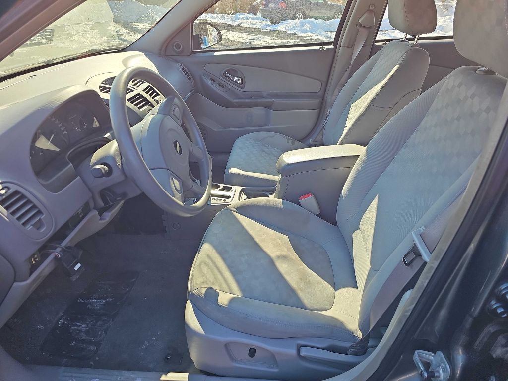 Photo 4 of this CHEVROLET MALIBU