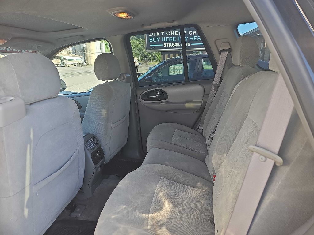 Photo 9 of this CHEVROLET TRAILBLAZER