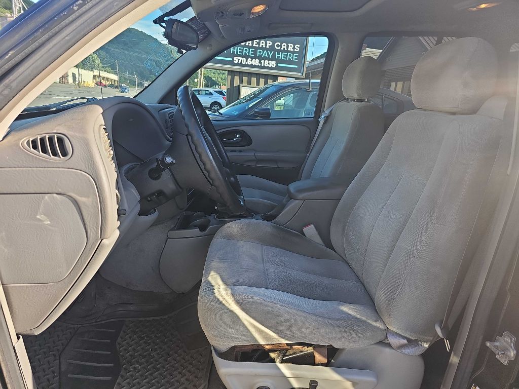 Photo 7 of this CHEVROLET TRAILBLAZER