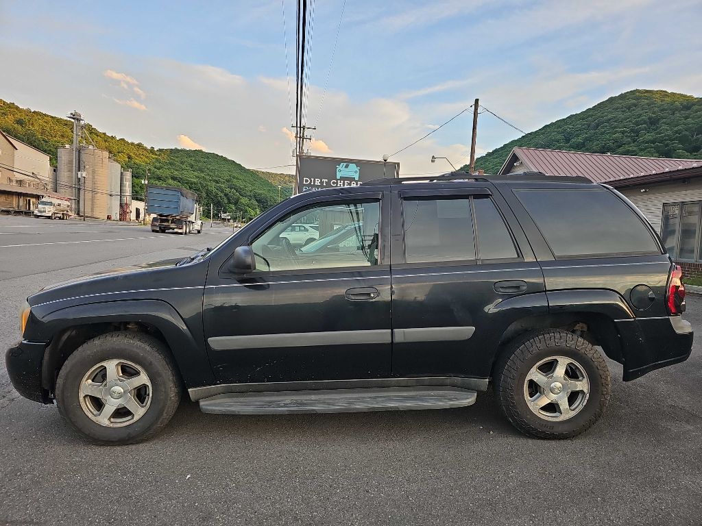 Photo 6 of this CHEVROLET TRAILBLAZER