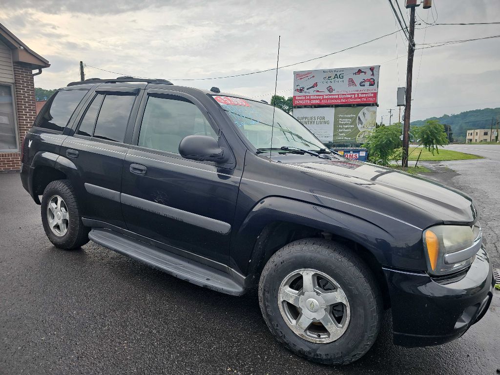Photo 3 of this CHEVROLET TRAILBLAZER