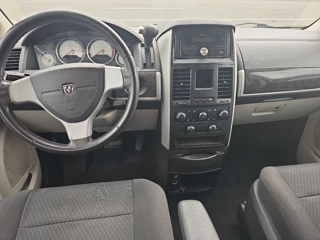 Photo 7 of this DODGE GRAND CARAVAN