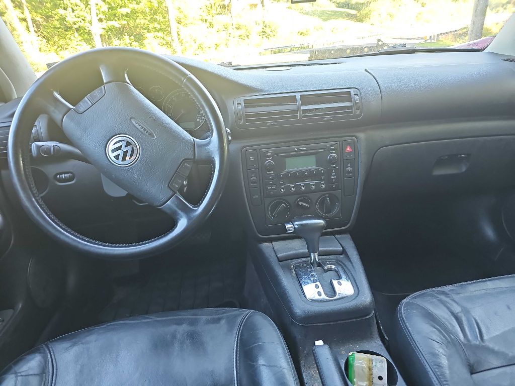 Photo 7 of this VOLKSWAGEN PASSAT