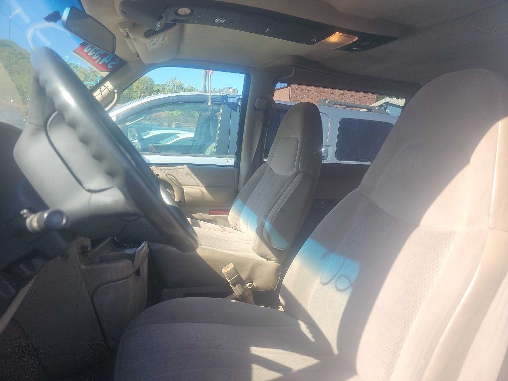 Photo 7 of this CHEVROLET ASTRO