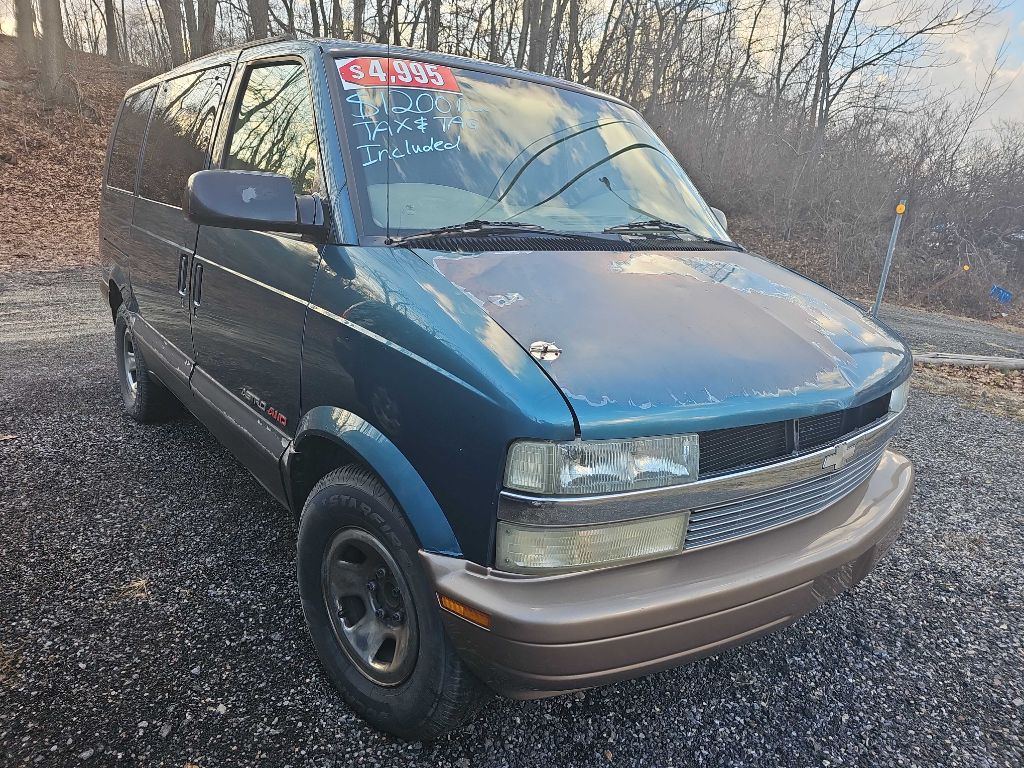 Photo 3 of this CHEVROLET ASTRO