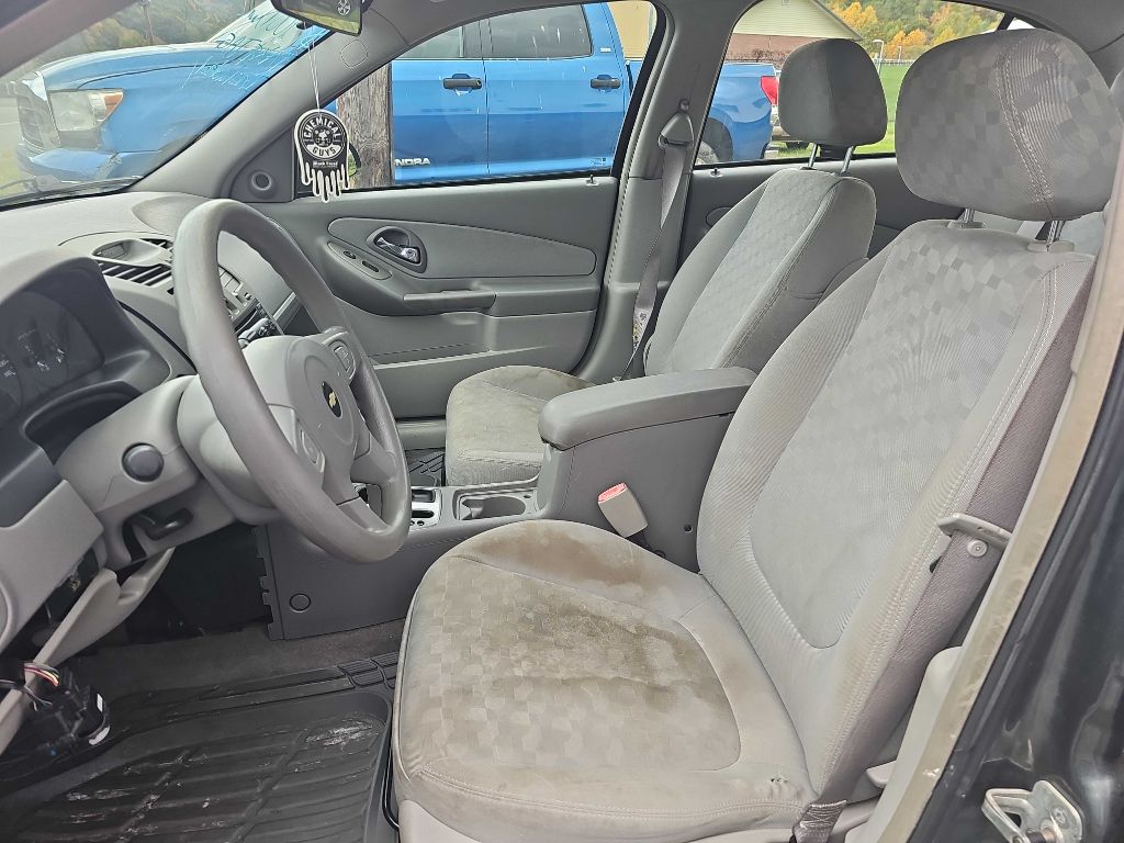 Photo 13 of this CHEVROLET MALIBU
