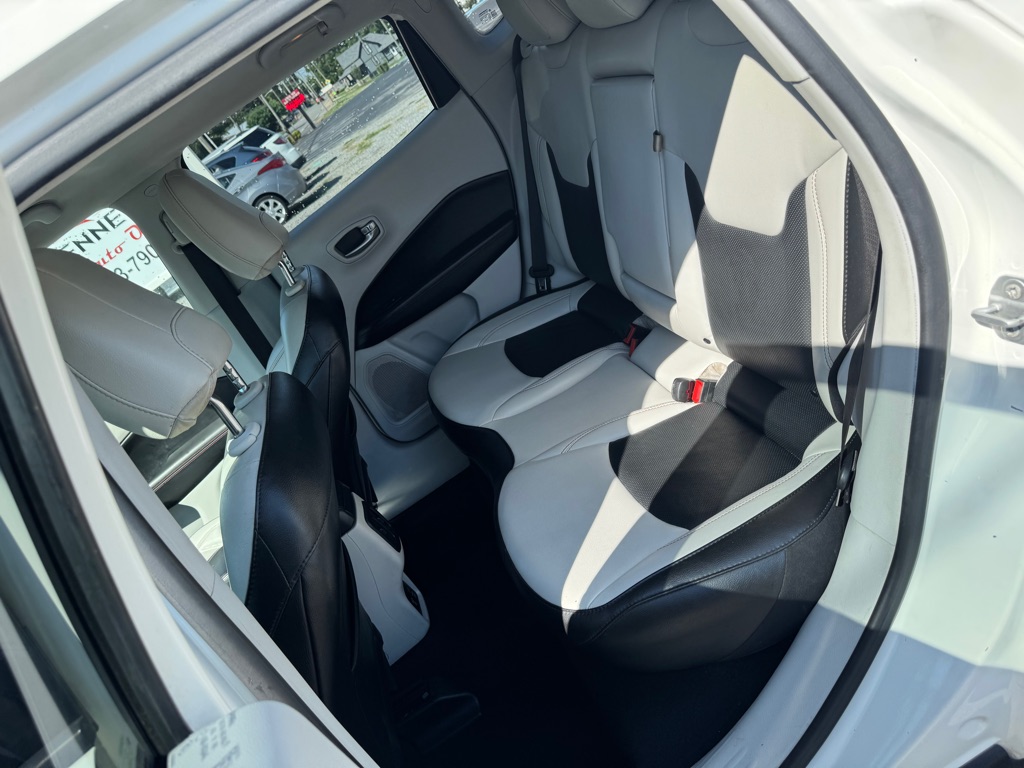 Photo 6 of this JEEP COMPASS