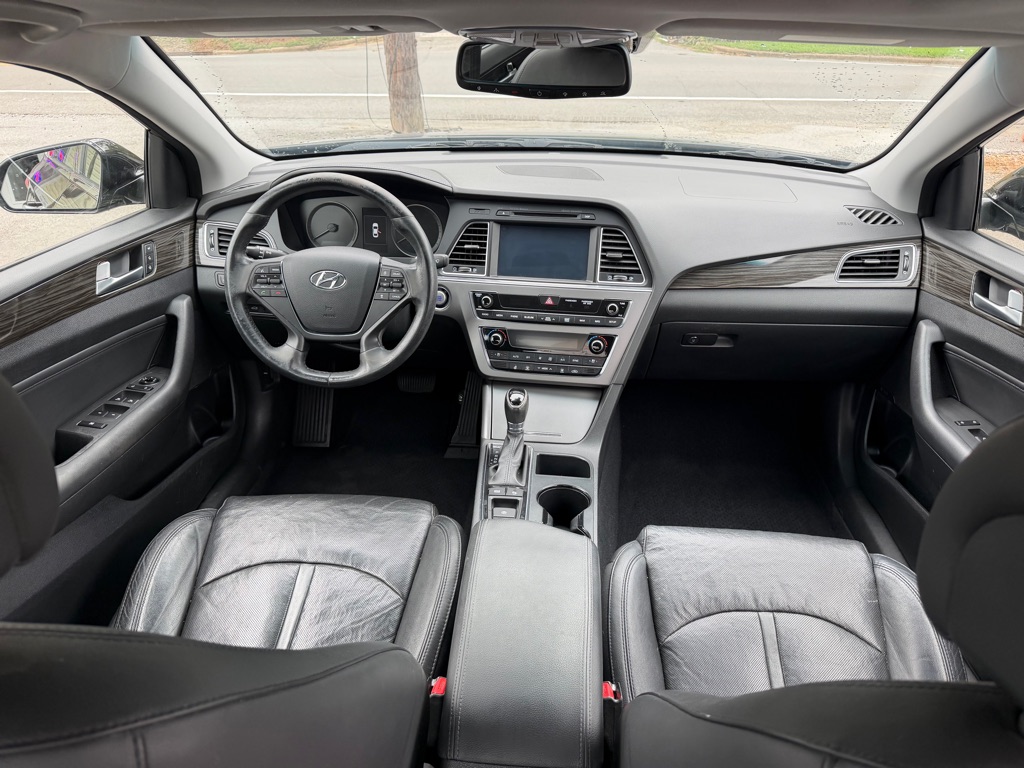 Photo 5 of this HYUNDAI SONATA