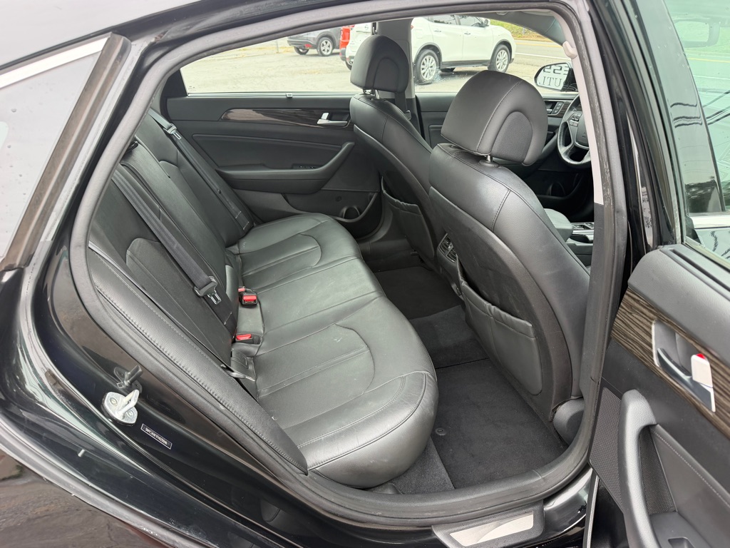 Photo 6 of this HYUNDAI SONATA