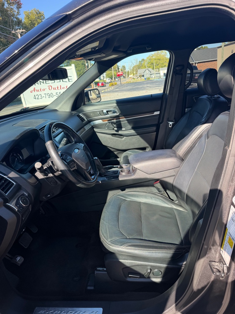 Photo 8 of this FORD EXPLORER