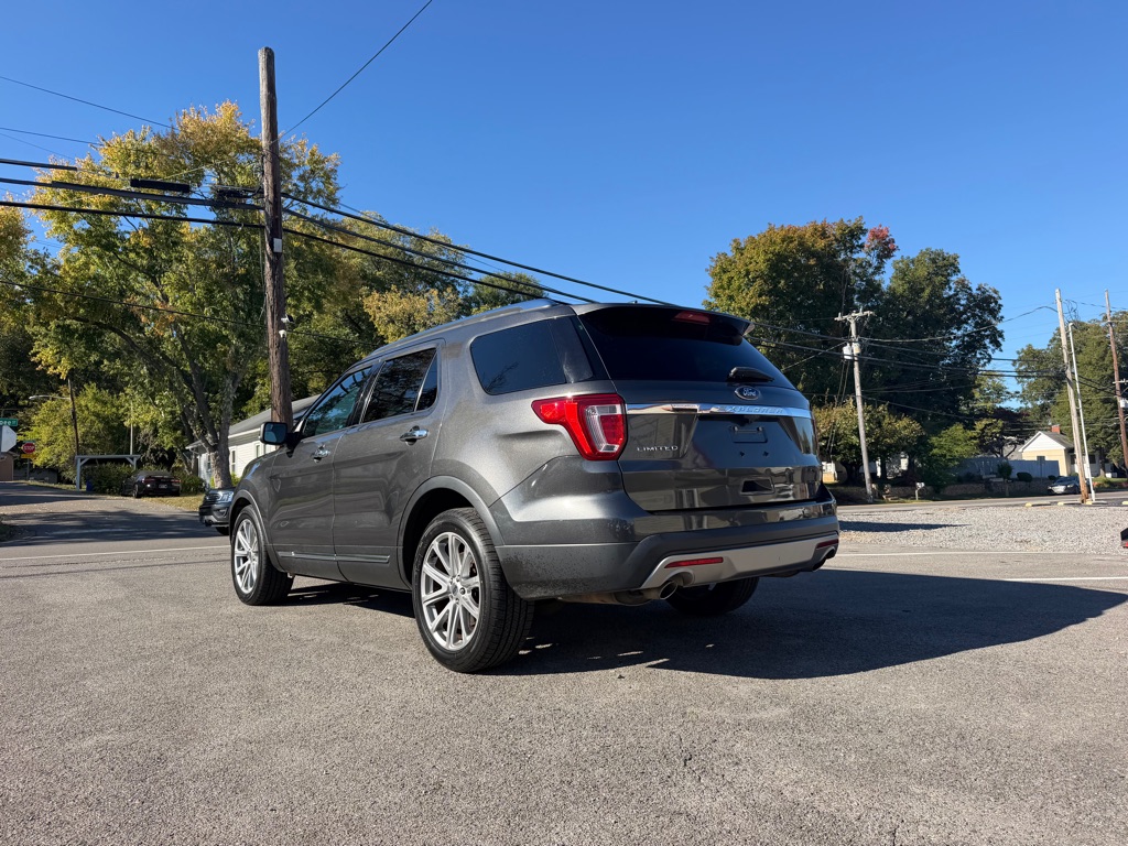 Photo 4 of this FORD EXPLORER