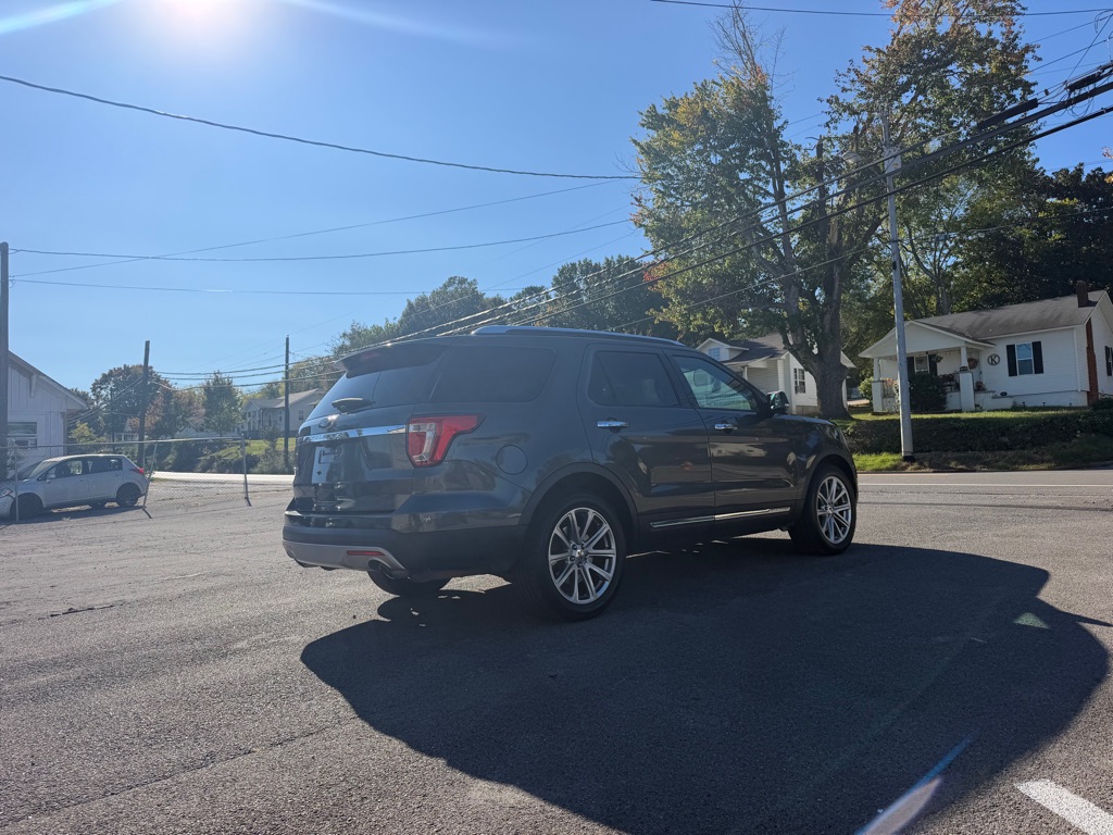 Photo 3 of this FORD EXPLORER