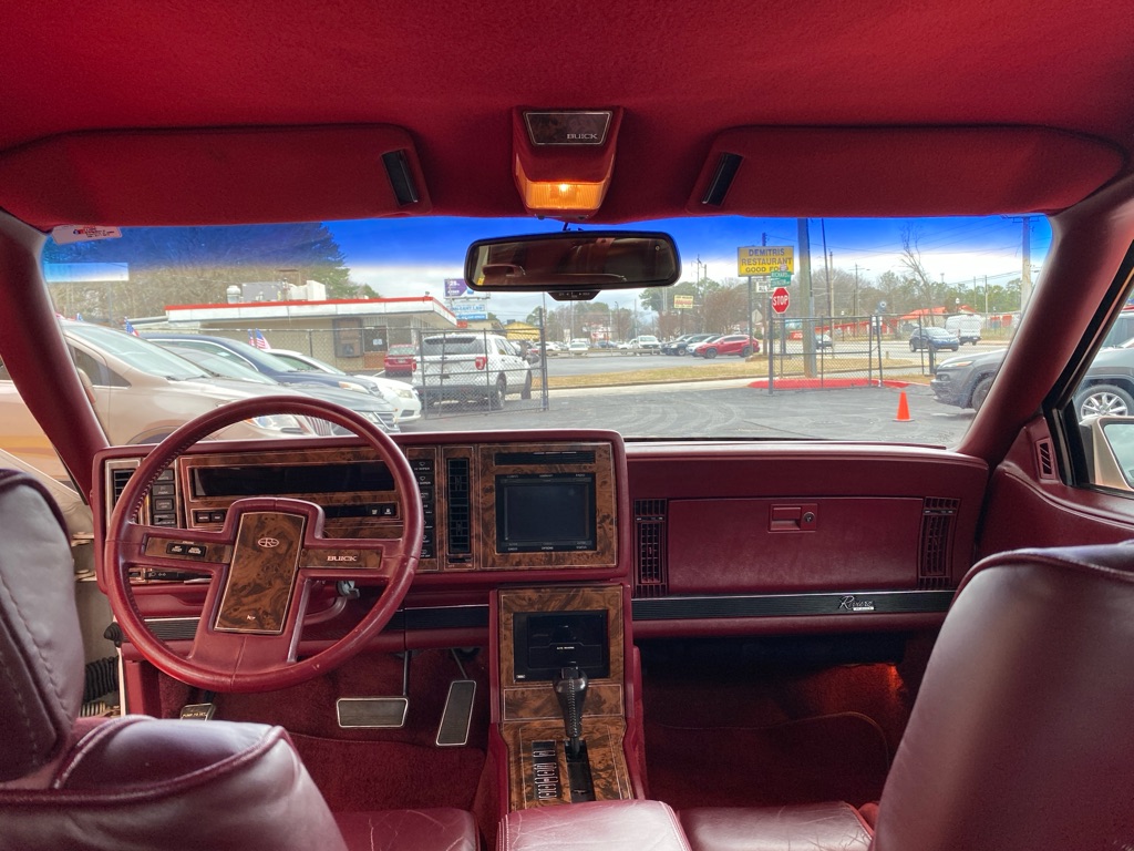 Photo 10 of this BUICK RIVIERA