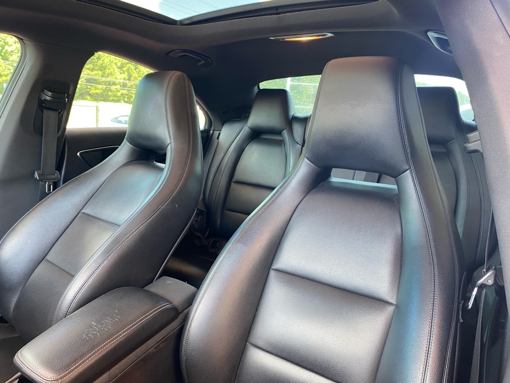 Photo 13 of this MERCEDES-BENZ CLA