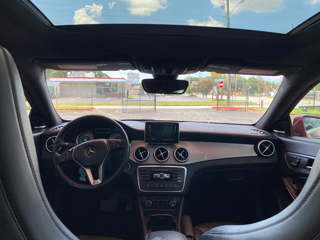Photo 10 of this MERCEDES-BENZ CLA
