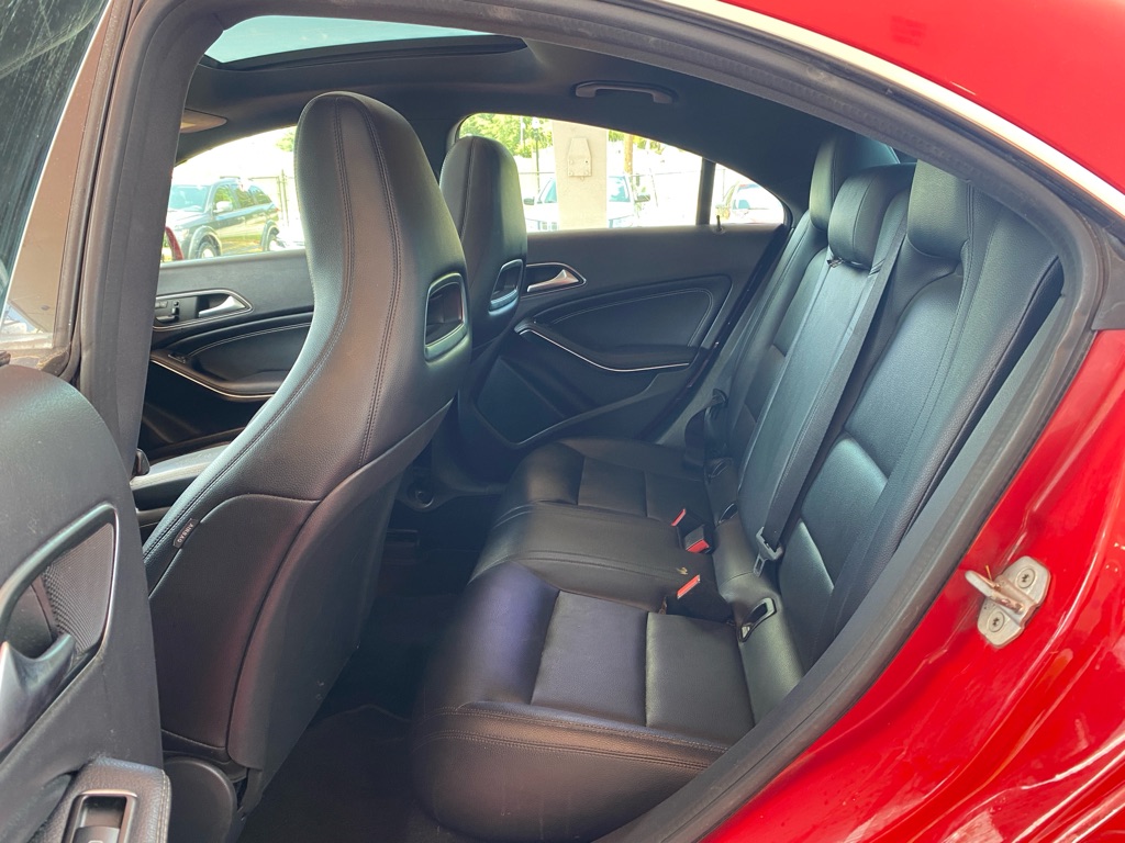Photo 8 of this MERCEDES-BENZ CLA