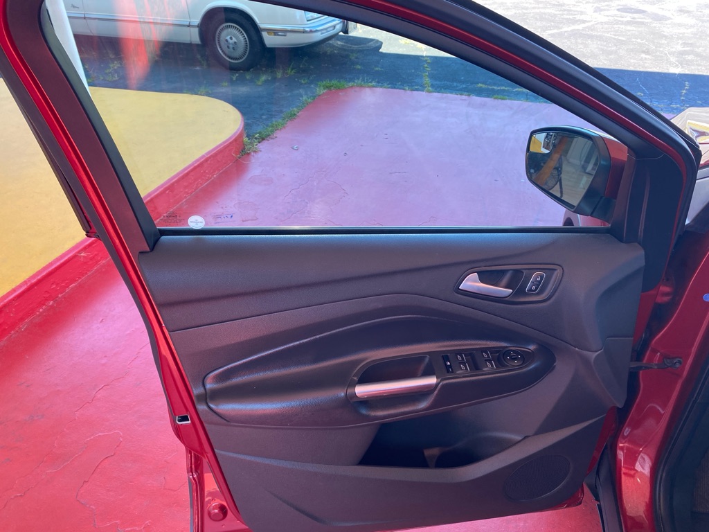 Photo 12 of this FORD ESCAPE