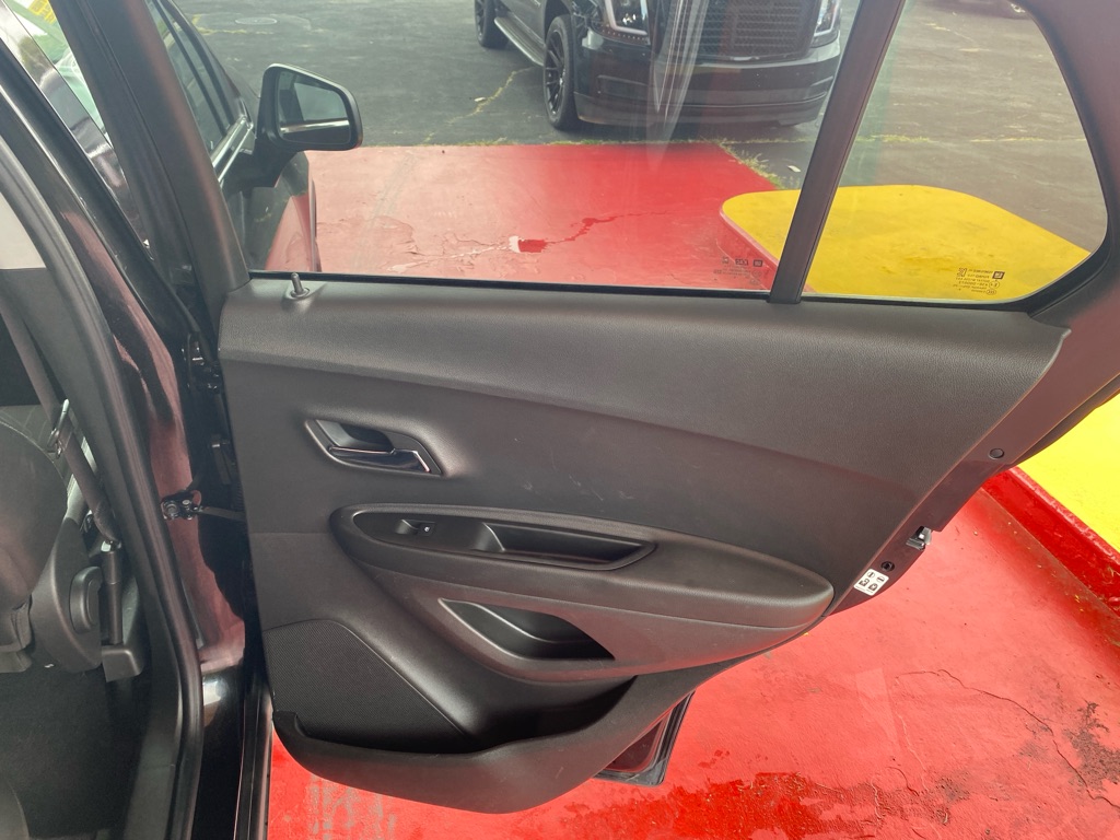 Photo 7 of this CHEVROLET TRAX