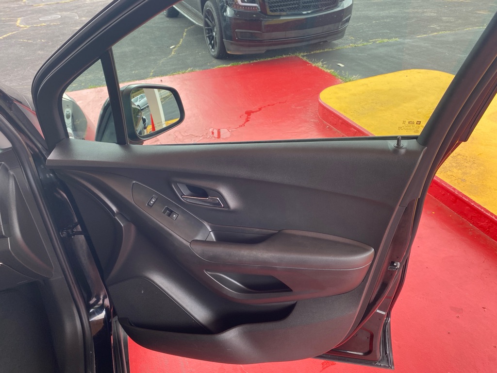 Photo 5 of this CHEVROLET TRAX