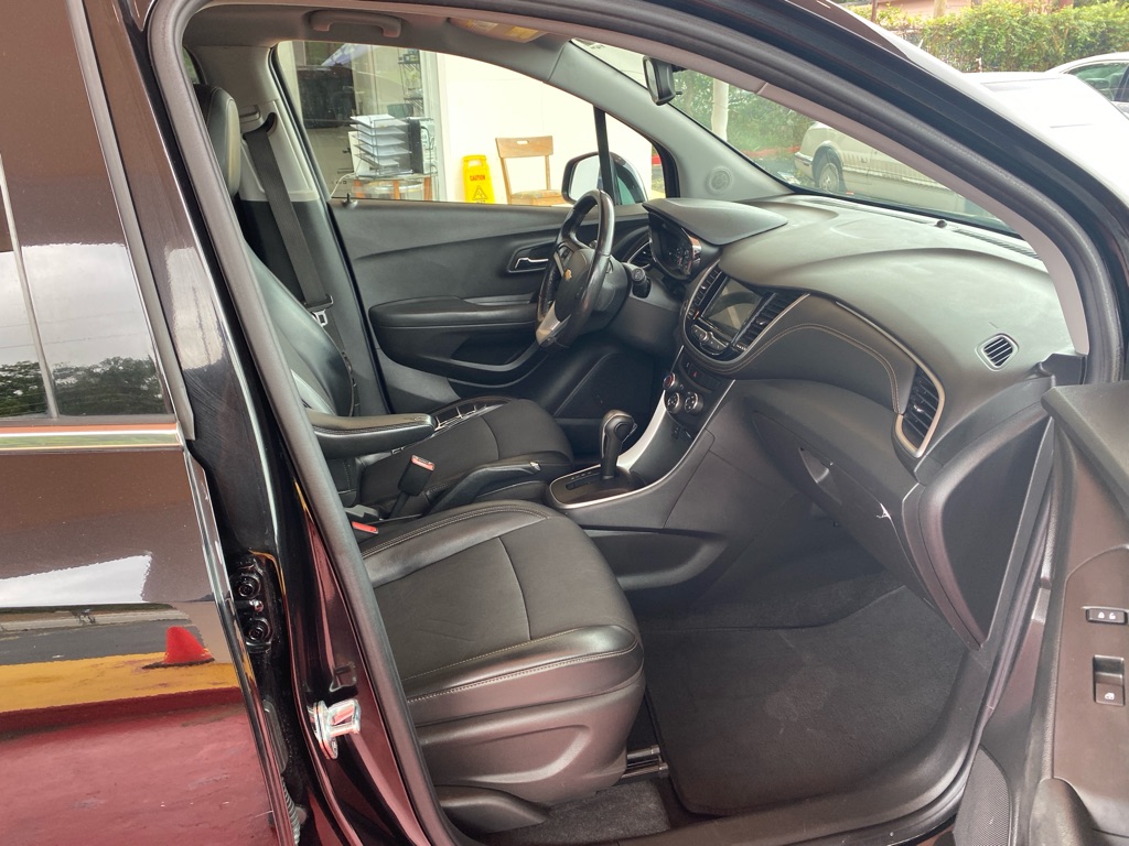 Photo 4 of this CHEVROLET TRAX