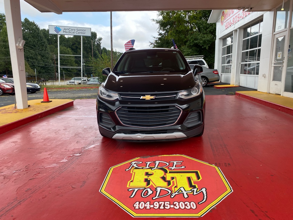 Photo 2 of this CHEVROLET TRAX
