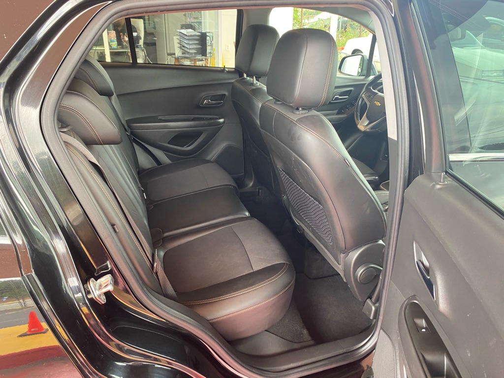 Photo 6 of this CHEVROLET TRAX