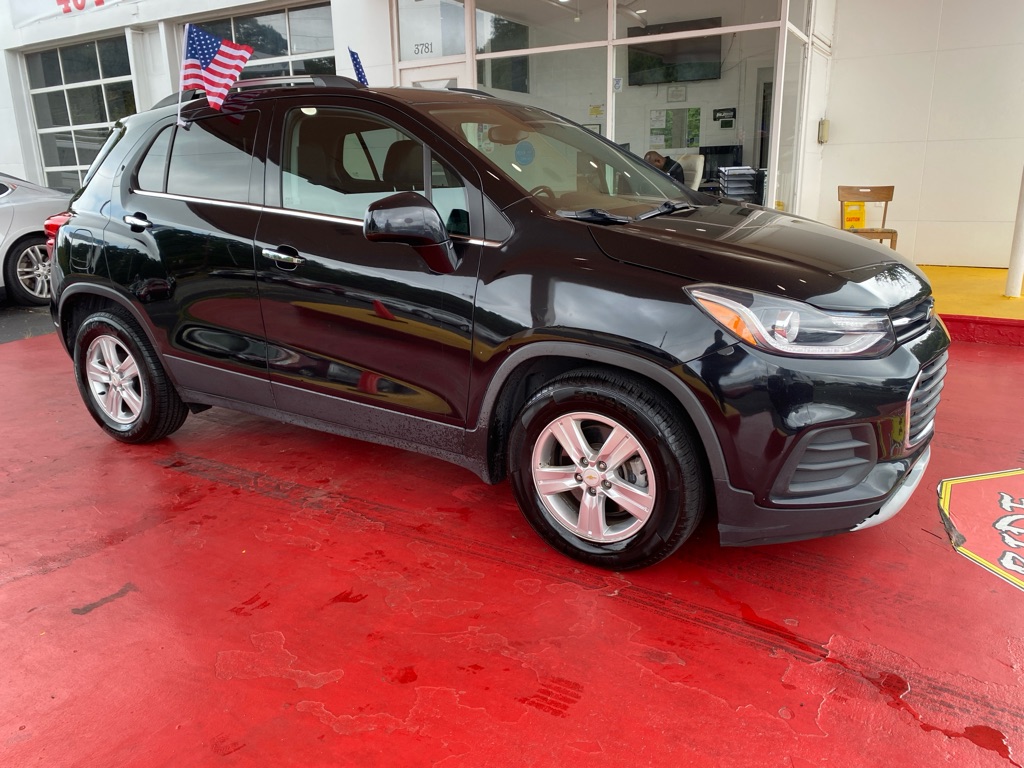 Photo 3 of this CHEVROLET TRAX