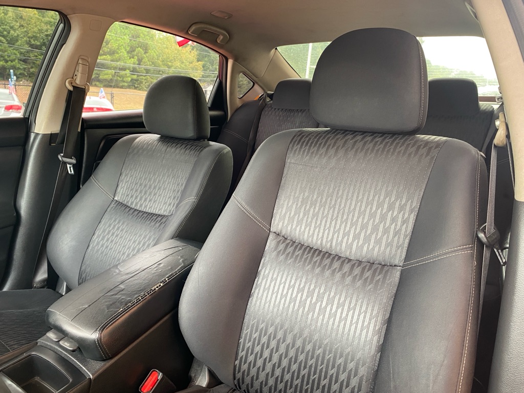 Photo 12 of this NISSAN ALTIMA