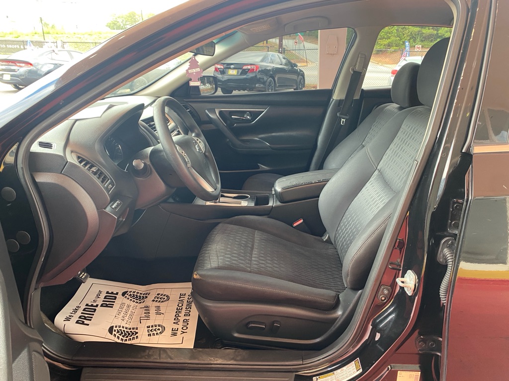 Photo 10 of this NISSAN ALTIMA