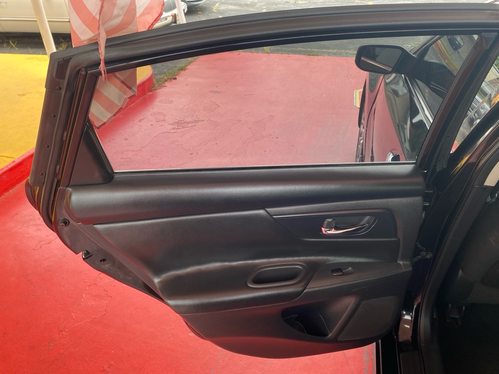 Photo 8 of this NISSAN ALTIMA