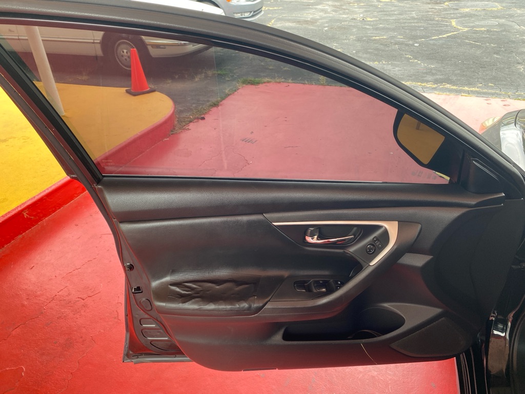 Photo 11 of this NISSAN ALTIMA