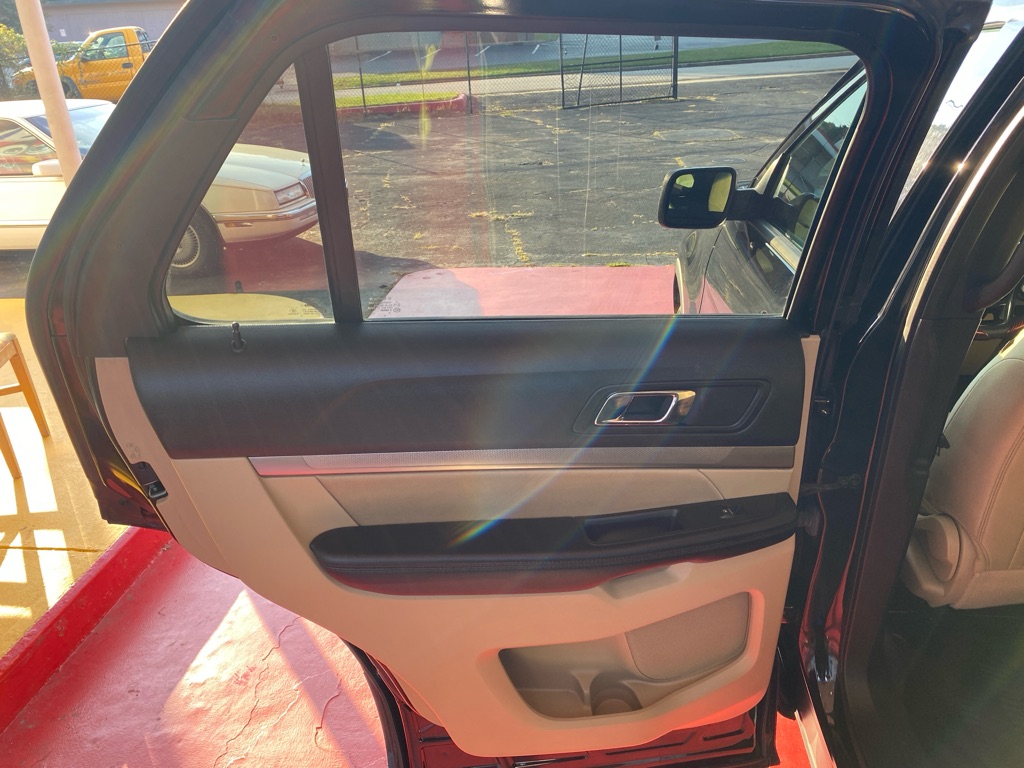 Photo 8 of this FORD EXPLORER