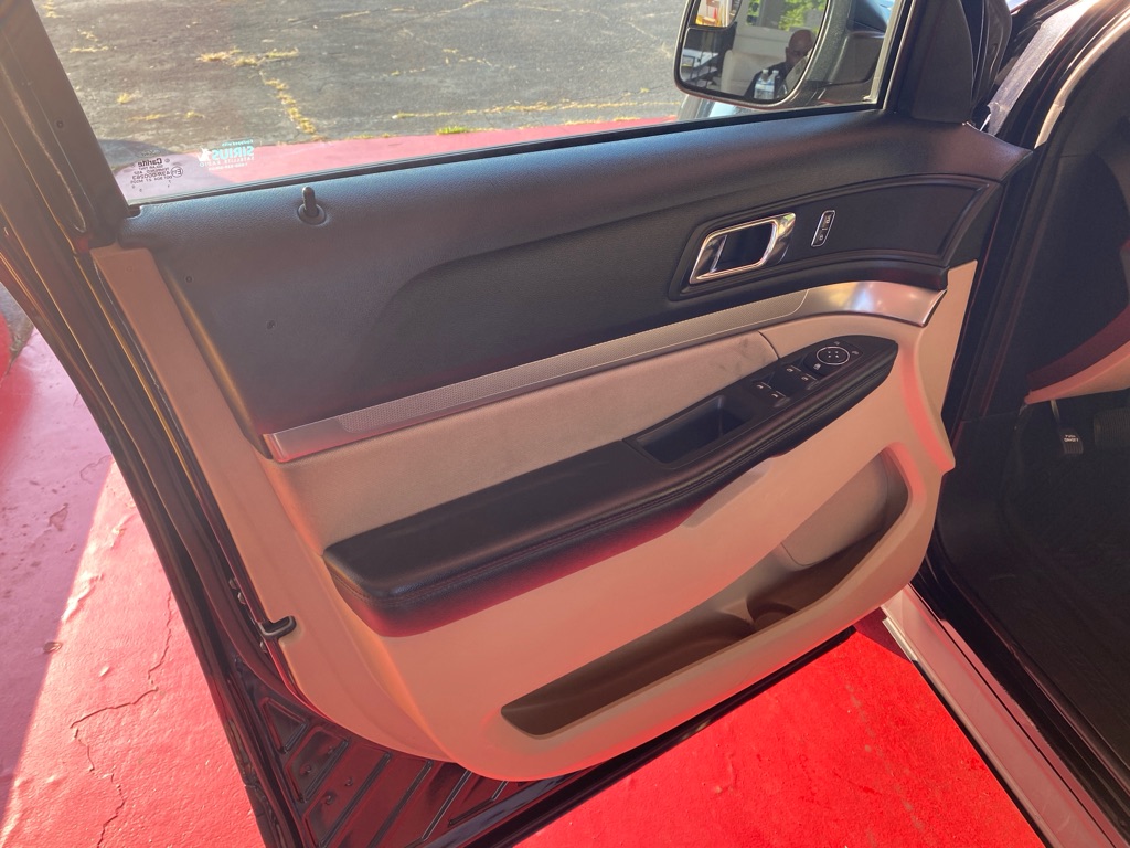 Photo 11 of this FORD EXPLORER