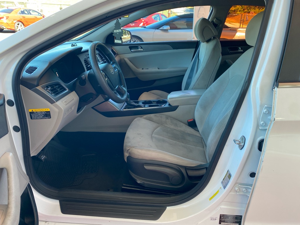Photo 8 of this HYUNDAI SONATA