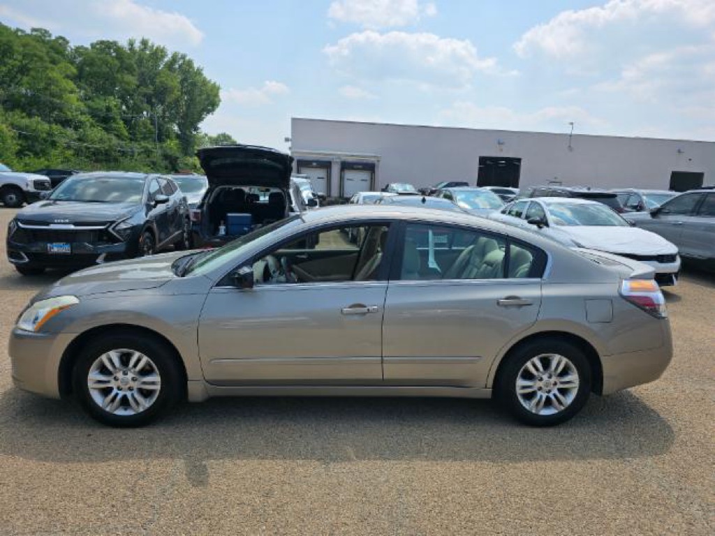 2011 Nissan Altima S's photo