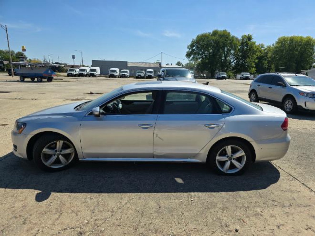 2013 Volkswagen Passat SE's photo