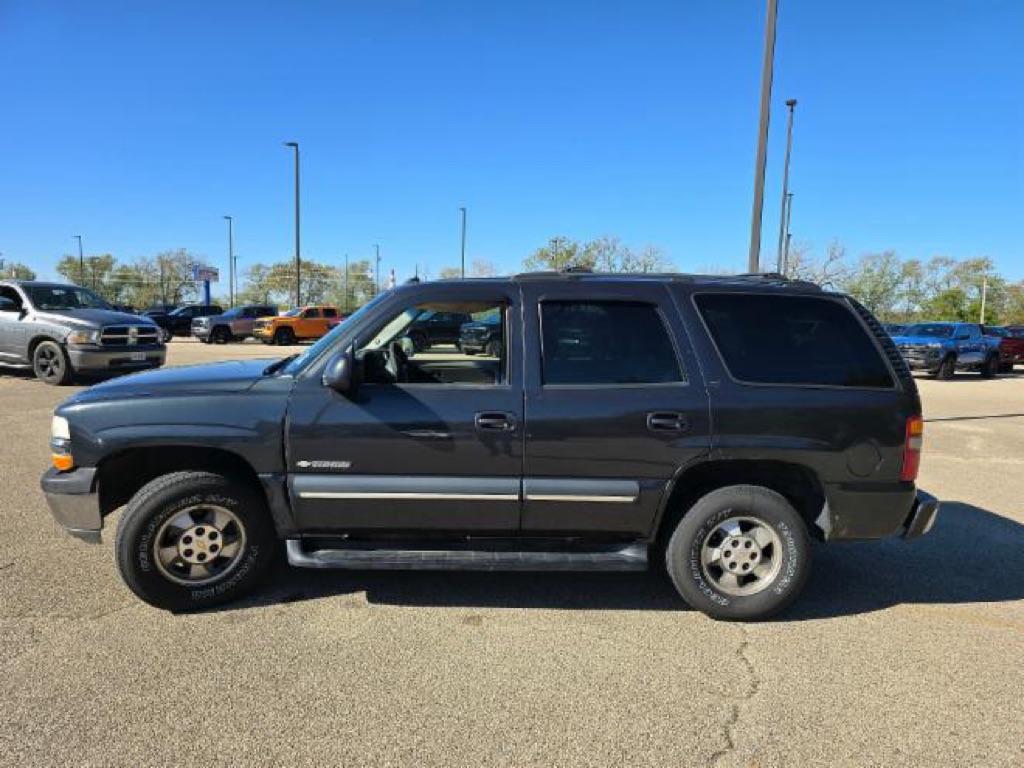 2003 Chevrolet Tahoe LS's photo