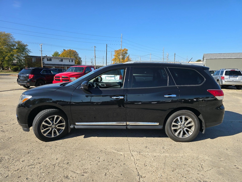 2013 Nissan Pathfinder SL's photo