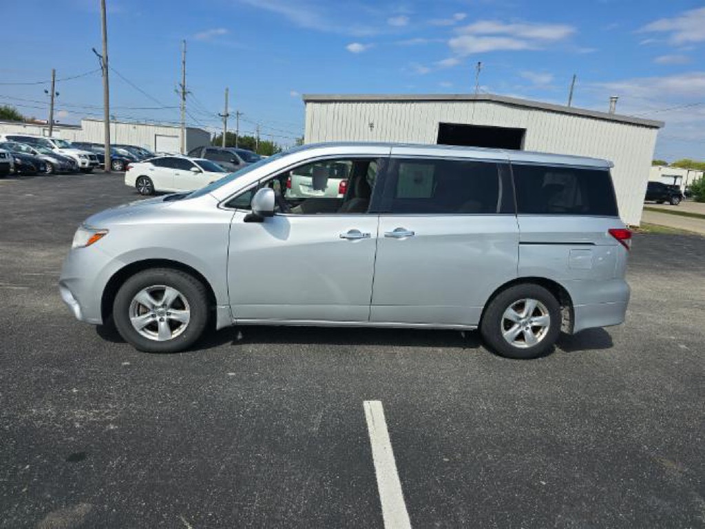 2015 Nissan Quest SV's photo