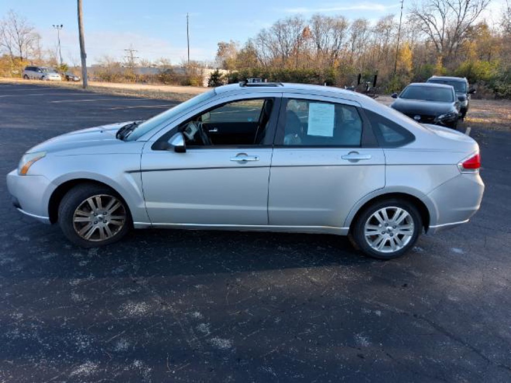 2010 Ford Focus SEL's photo