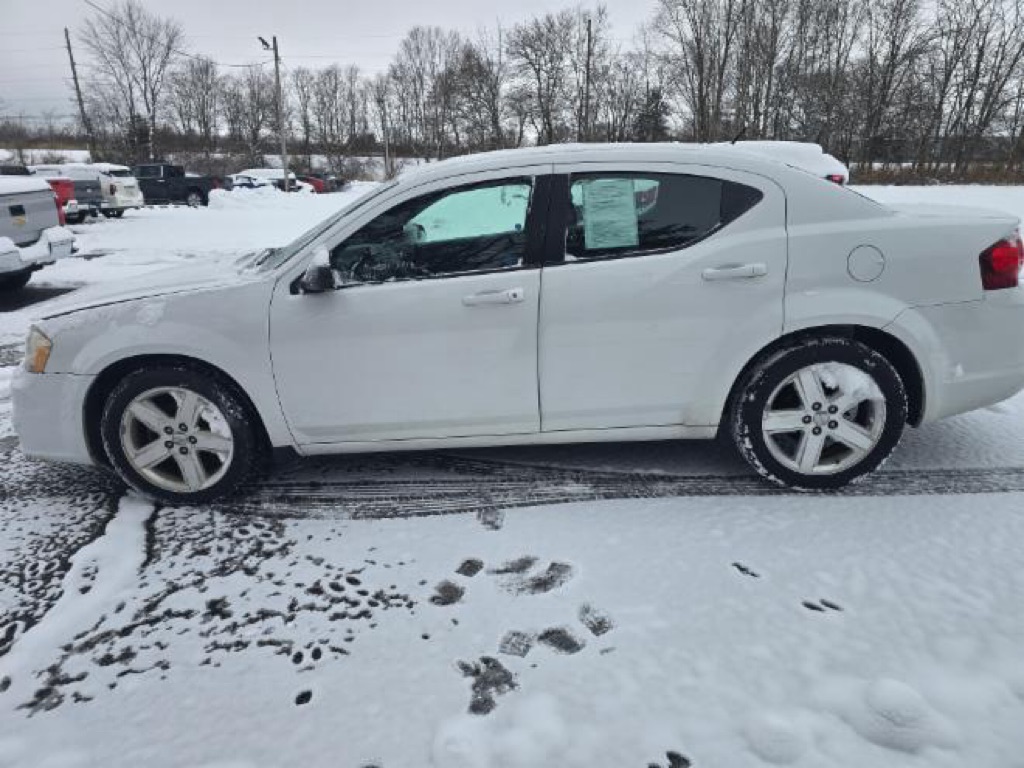 2013 Dodge Avenger SE's photo