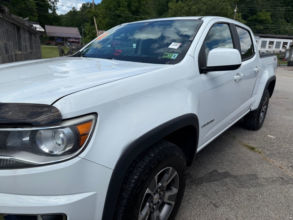 Photo 2 of this CHEVROLET COLORADO