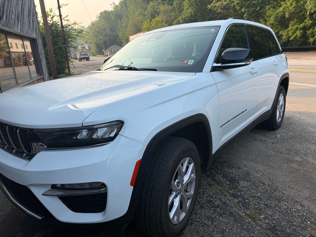 Photo 2 of this JEEP GRAND CHEROKEE